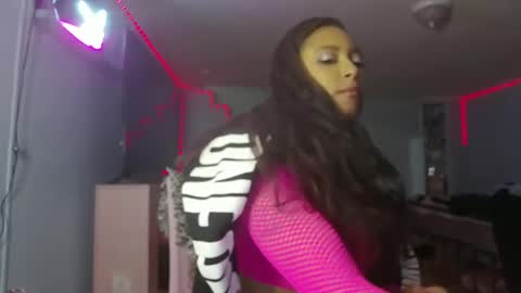 Snapshot of yazminroyal chatting on 12.14.24 Yazmin Royal online show from 12.14.24