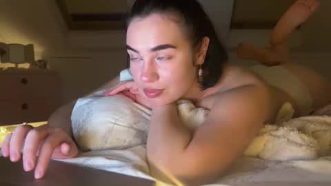 Snapshot of yeahrina chatting on 09.25.25 rina online show from 09.25.25