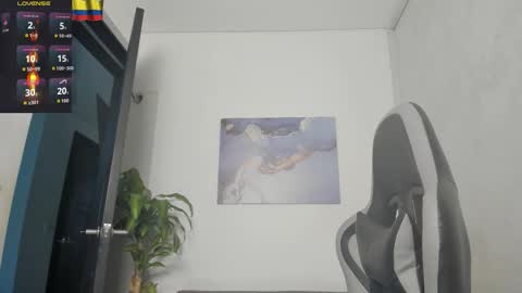 Snapshot of yeiko_romero_ chatting on 11.11.25 YEIKO ROMERO online show from 11.11.25