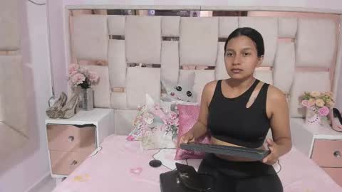 Snapshot of yeinsoliveros chatting on 11.26.25 Yeins online show from 11.26.25