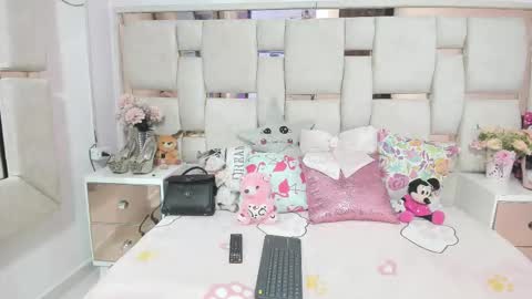 Snapshot of yeinsoliveros chatting on 11.28.25 Yeins online show from 11.28.25