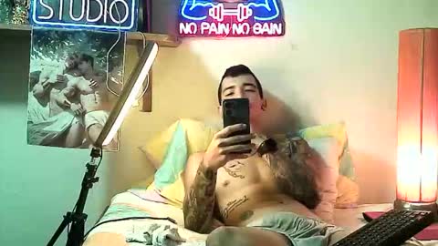 yeisoncastellanos1999 online show from 12.18.25