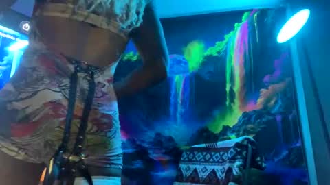 Ella Ts online show from 04.19.26