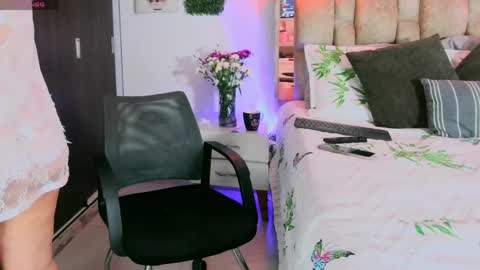 yellow_lily online show from 05.15.26