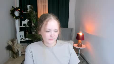 Snapshot of yennefer__ chatting on 12.17.25 Yennefer online show from 12.17.25