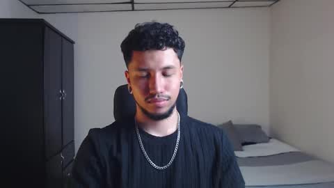 Yeff ind. model  online show from 11.30.25