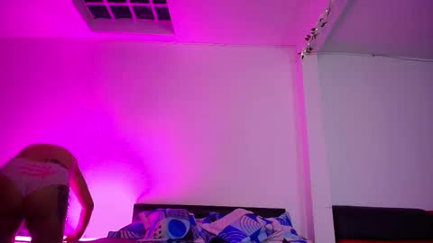 yesie_hot2 online show from 03.08.26