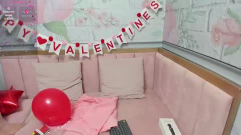 Snapshot of yess__daddy chatting on 02.14.25 yess__daddy online show from 02.14.25