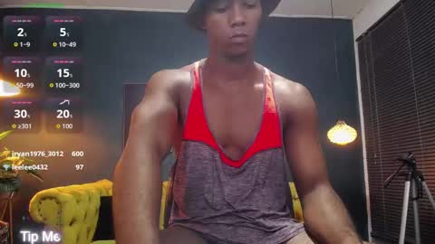 Snapshot of yess_fit chatting on 12.14.25 yess fit online show from 12.14.25