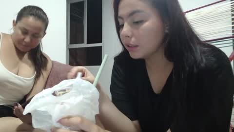 Snapshot of yessica_08 chatting on 05.11.26 yessica and andres online show from 05.11.26