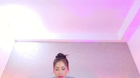 Snapshot of yesyhills chatting on 04.25.26 Yesy online show from 04.25.26
