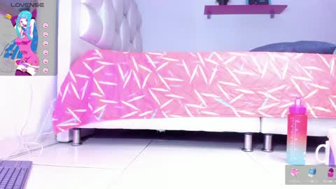 Yiovanna online show from 01.18.25