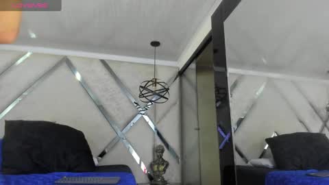 Snapshot of yiyo10_ chatting on 01.19.25 Yiyo online show from 01.19.25
