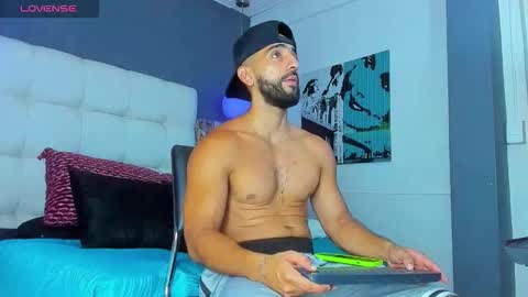 Snapshot of yiyo10_ chatting on 11.04.25 Yiyo online show from 11.04.25