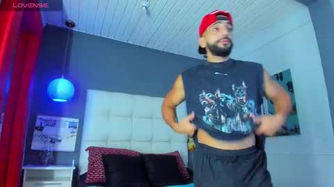 Snapshot of yiyo10_ chatting on 11.05.25 Yiyo online show from 11.05.25