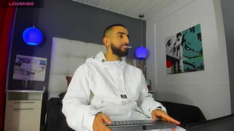 Snapshot of yiyo10_ chatting on 11.19.25 Yiyo online show from 11.19.25