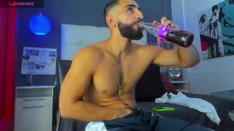 Snapshot of yiyo10_ chatting on 11.28.25 Yiyo online show from 11.28.25