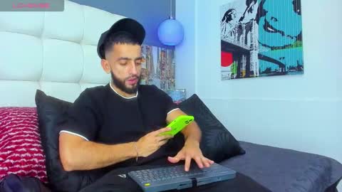 Snapshot of yiyo10_ chatting on 11.29.25 Yiyo online show from 11.29.25