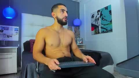 Snapshot of yiyo10_ chatting on 12.03.25 Yiyo online show from 12.03.25