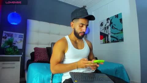 Yiyo online show from 12.17.25