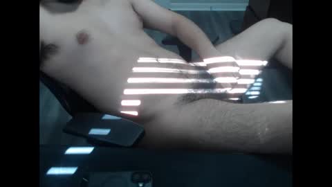 Snapshot of ynglovehairydaddy chatting on 11.05.25 ynglovehairydaddy online show from 11.05.25