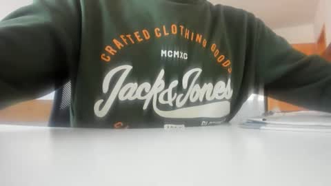 Snapshot of yoda130305 chatting on 09.18.25 yoda130305 online show from 09.18.25