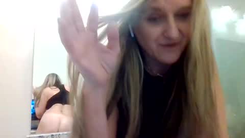 Snapshot of yogabuttttttt chatting on 03.28.26 yogabuttttttt online show from 03.28.26