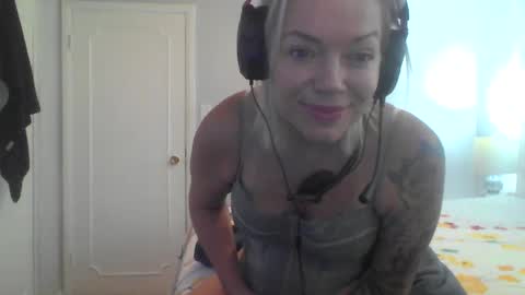 Yogiblondebangme online show from 09.28.25