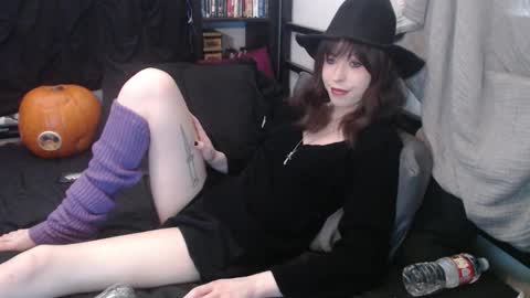 Snapshot of yokaigirl chatting on 10.28.25 Yokai Girl online show from 10.28.25