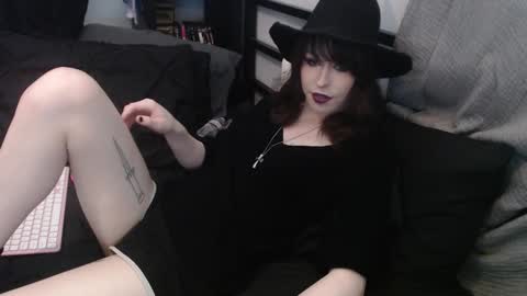 Snapshot of yokaigirl chatting on 11.19.25 Yokai Girl online show from 11.19.25