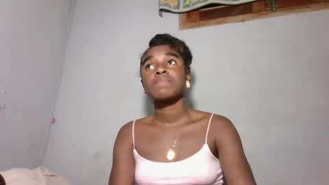 yolandrina05 online show from 10.26.25