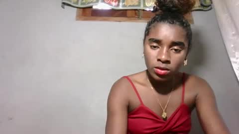 yolandrina05 online show from 10.28.25