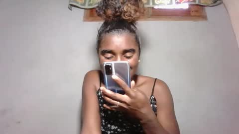 yolandrina05 online show from 10.29.25