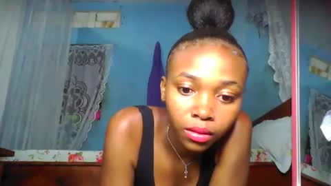 yolandrina05 online show from 11.11.25