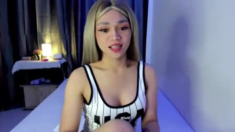 Snapshot of yonas_fucktoy chatting on 10.22.25 yona online show from 10.22.25