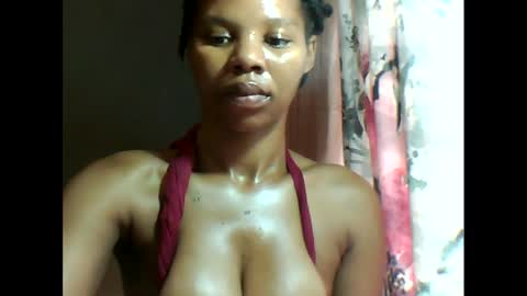Snapshot of yoncexx25 chatting on 03.04.25 amazingkellyxx online show from 03.04.25