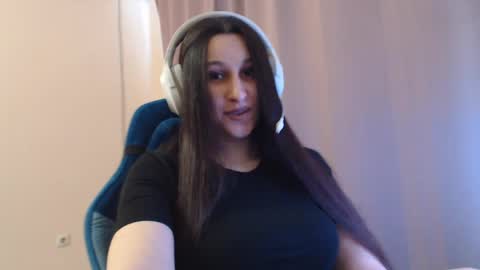 Snapshot of yongswab chatting on 04.03.26 Sophie online show from 04.03.26