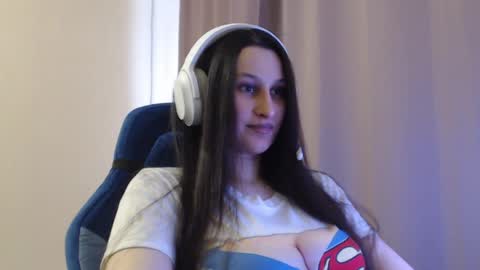 Snapshot of yongswab chatting on 04.13.26 Sophie online show from 04.13.26