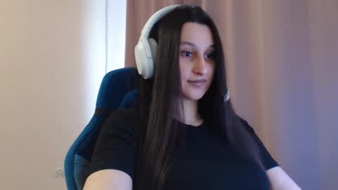 Snapshot of yongswab chatting on 04.14.26 Sophie online show from 04.14.26