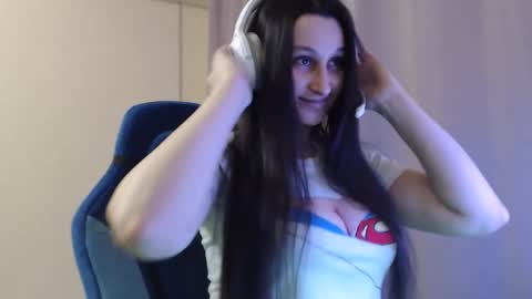 Snapshot of yongswab chatting on 04.15.26 Sophie online show from 04.15.26