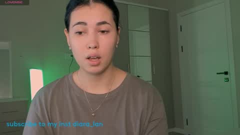 Snapshot of yooleen chatting on 09.18.25 yooleen online show from 09.18.25