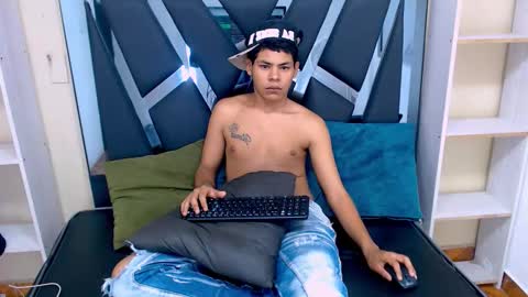 Snapshot of yordi_alpha chatting on 10.25.25 Yordi online show from 10.25.25