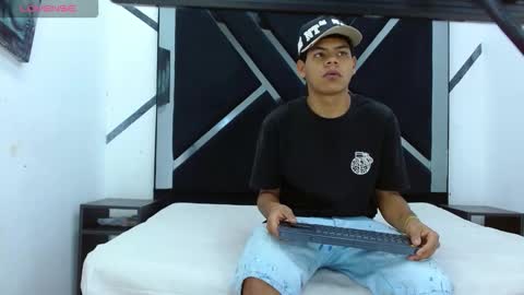 Snapshot of yordi_alpha chatting on 11.05.25 Yordi online show from 11.05.25