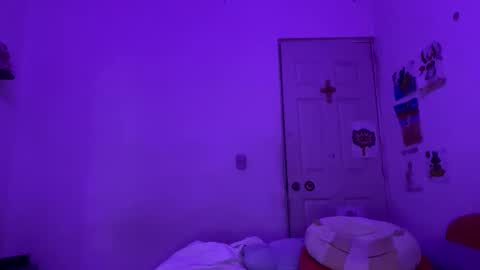 yorlenig692 online show from 11.17.25