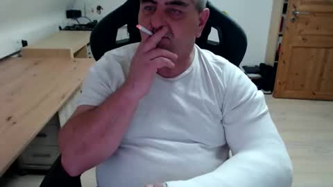 yoschi1976 online show from 11.29.25