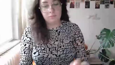 Snapshot of you_aurora chatting on 11.21.25 Aurora online show from 11.21.25