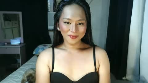 Snapshot of yougot_yanie chatting on 11.04.25 Yanie online show from 11.04.25