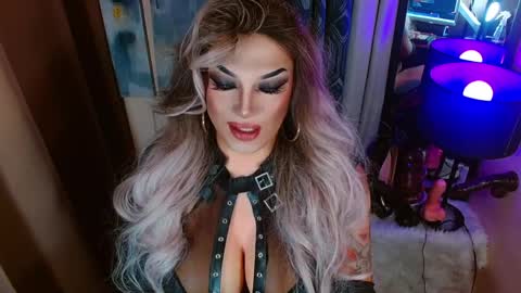 QUEEN MADISON  online show from 04.08.26