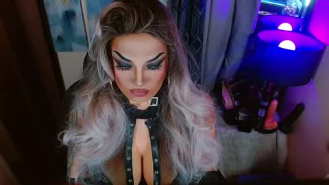 QUEEN MADISON  online show from 05.21.26