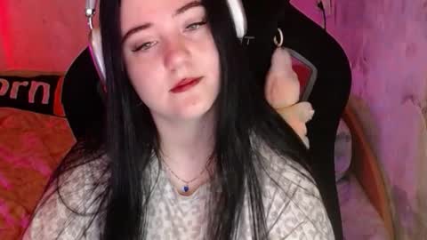 Snapshot of your_8a8y chatting on 12.01.25 your_8a8y online show from 12.01.25